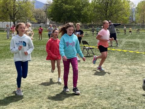 Students running in the fun run